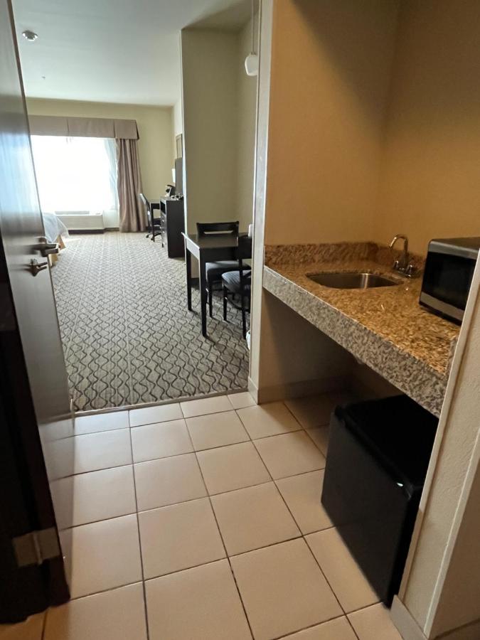Suite with Mobility Accessible Tub - Non-Smoking at Holiday Inn Express Hotel & Suites Deming Mimbres Valley by IHG