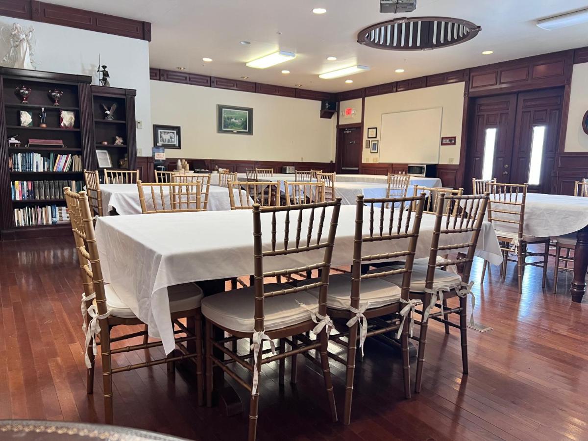 | Mountain Quest Inn