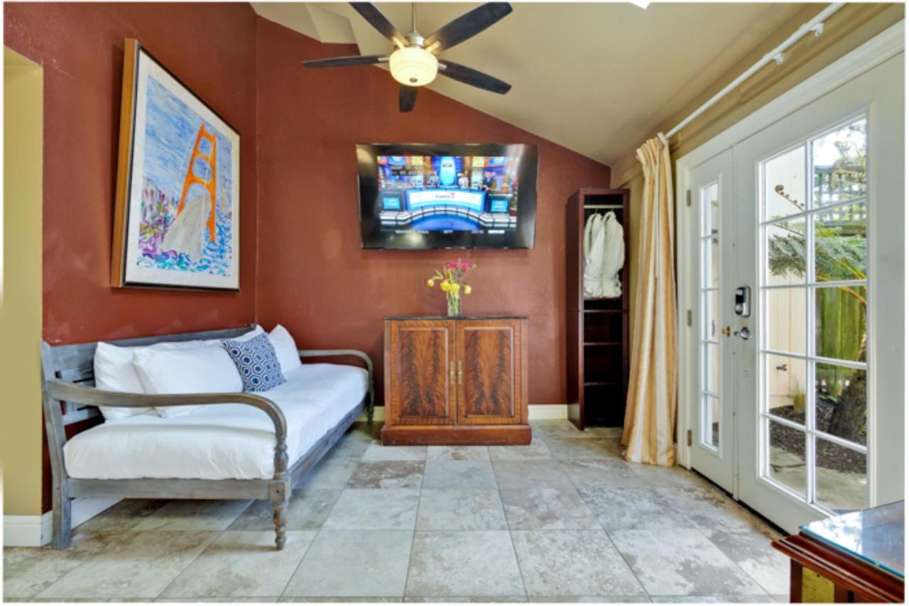 | Bodega Bay Inn