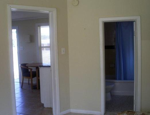 | Crestview Inn