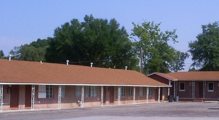 | Crestview Inn