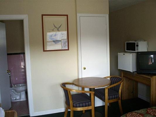 | Crestview Inn