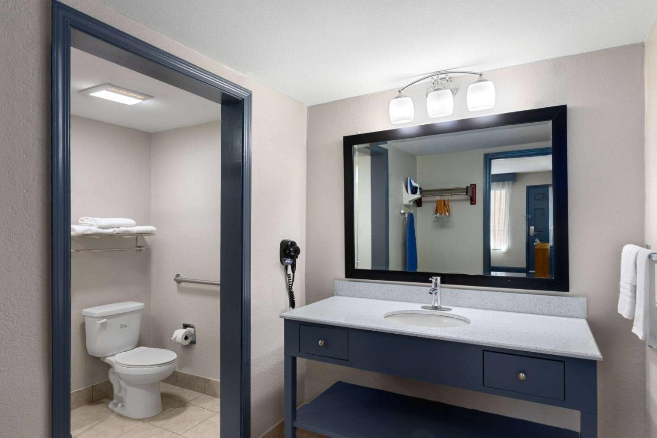 | Days Inn by Wyndham Carlisle