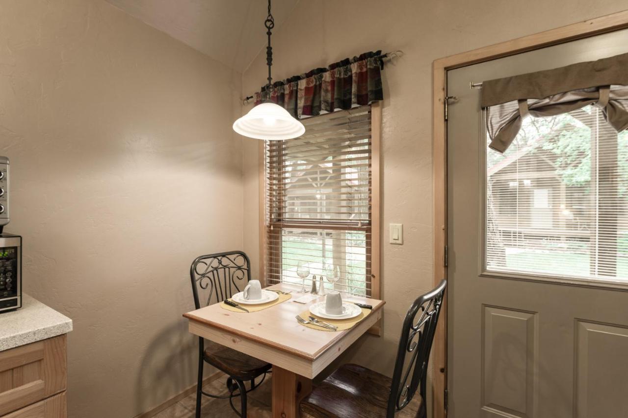 | Shadow Mountain Lodge and Cabins