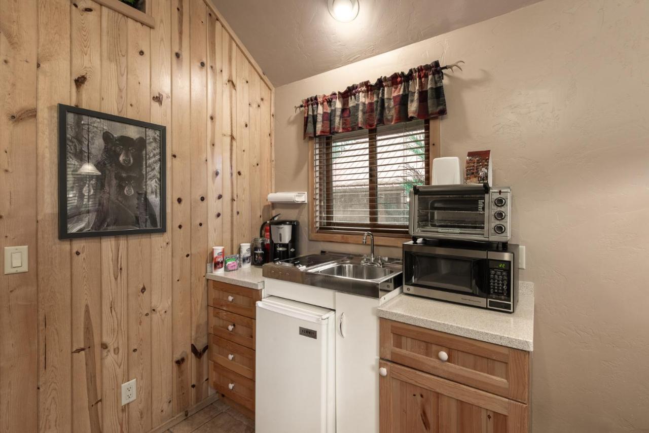 | Shadow Mountain Lodge and Cabins