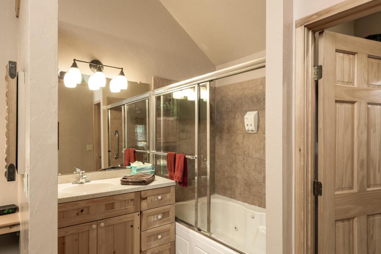 | Shadow Mountain Lodge and Cabins