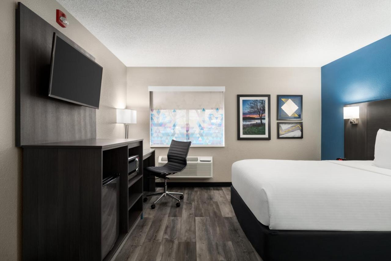 Double Room - Disability Access at La Quinta Inn & Suites by Wyndham Chicago Tinley Park