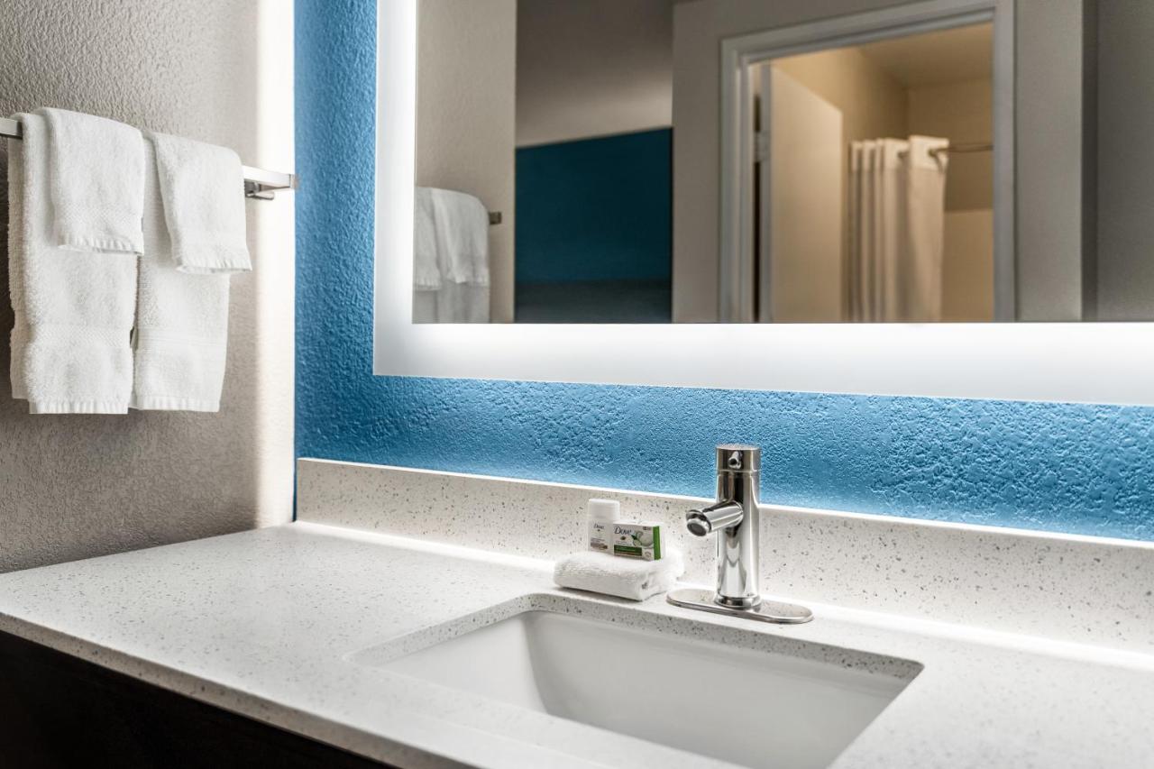 Double Room with Two Double Beds at La Quinta Inn & Suites by Wyndham Chicago Tinley Park