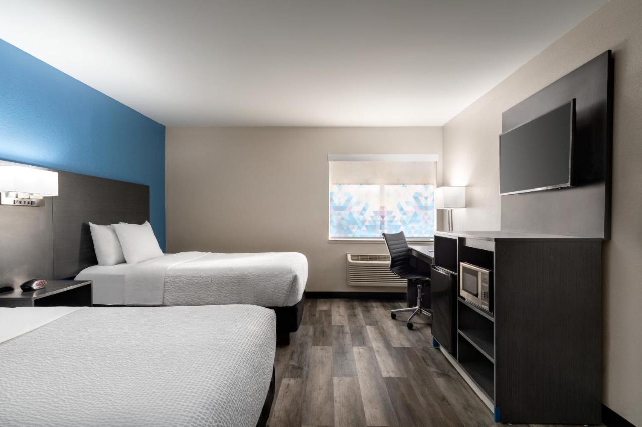 Double Room with Two Double Beds at La Quinta Inn & Suites by Wyndham Chicago Tinley Park