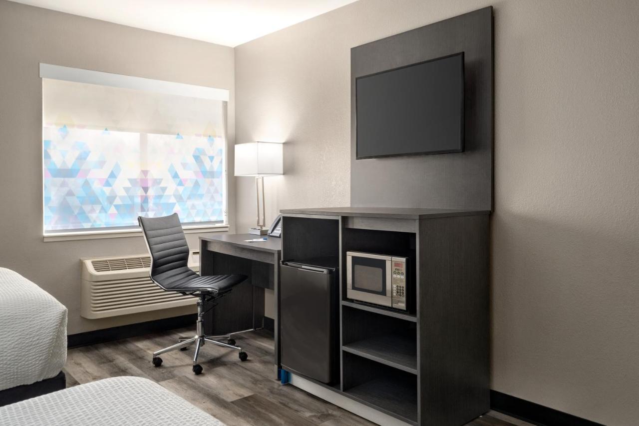 Double Room with Two Double Beds at La Quinta Inn & Suites by Wyndham Chicago Tinley Park
