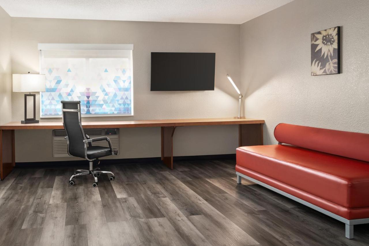 1 King Bed, Deluxe One Bedroom Suite, Non-Smoking at La Quinta Inn & Suites by Wyndham Chicago Tinley Park