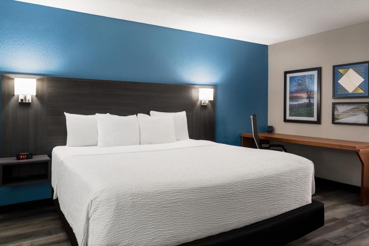 1 King Bed, Deluxe One Bedroom Suite, Non-Smoking at La Quinta Inn & Suites by Wyndham Chicago Tinley Park