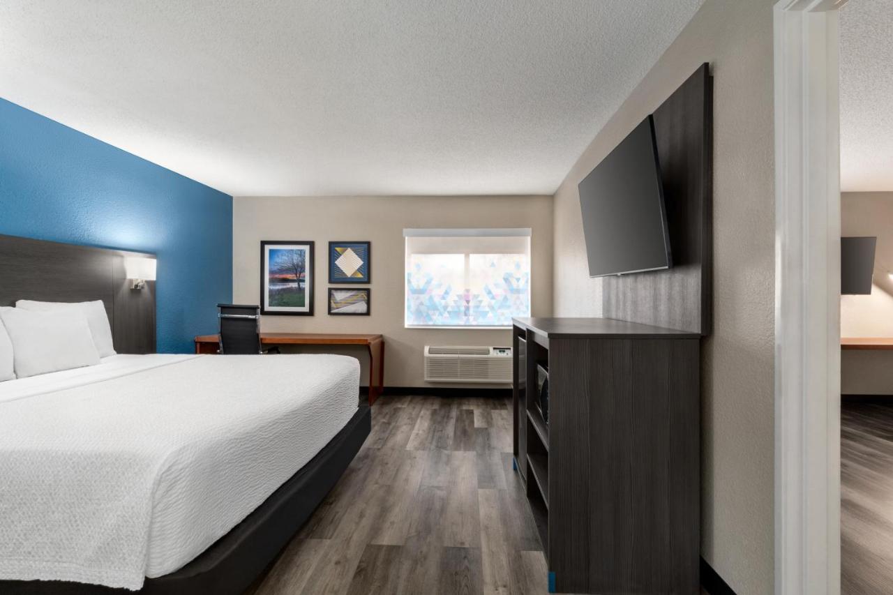 1 King Bed, Deluxe One Bedroom Suite, Non-Smoking at La Quinta Inn & Suites by Wyndham Chicago Tinley Park