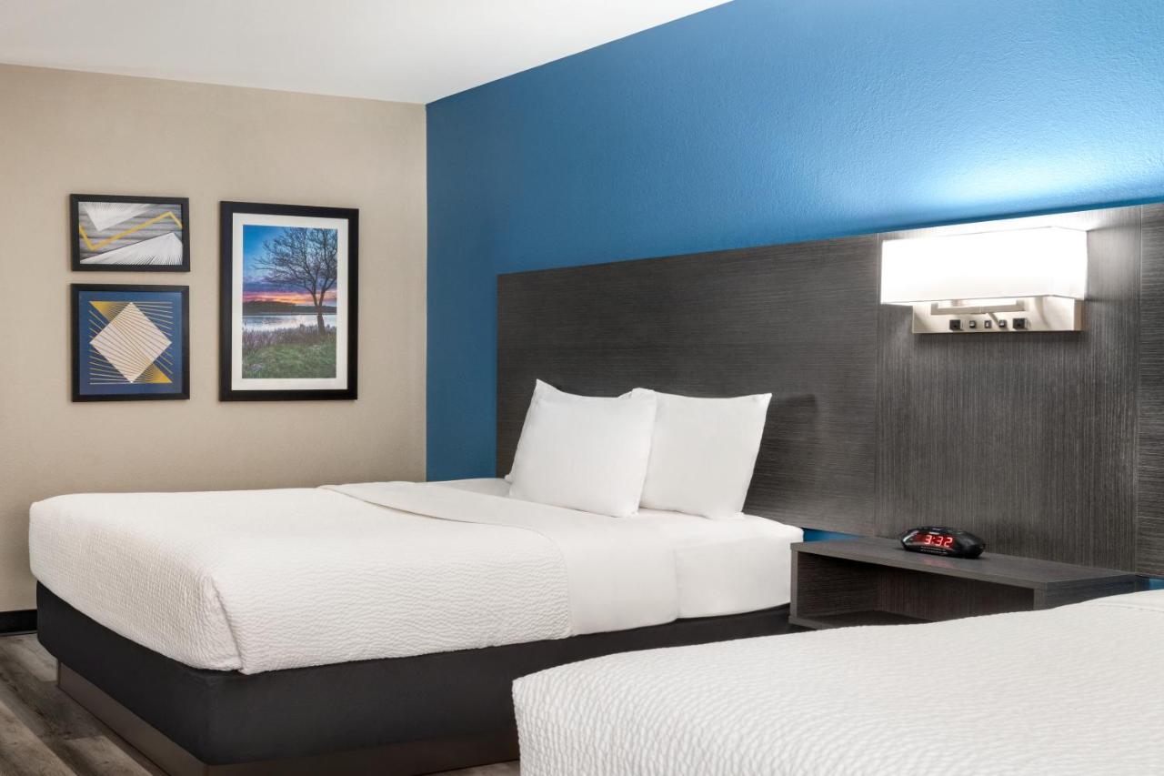 Double Room with Two Double Beds at La Quinta Inn & Suites by Wyndham Chicago Tinley Park