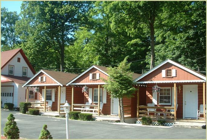 | Seven Dwarfs Motel & Cabins
