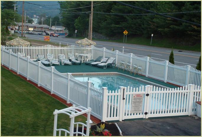 | Seven Dwarfs Motel & Cabins