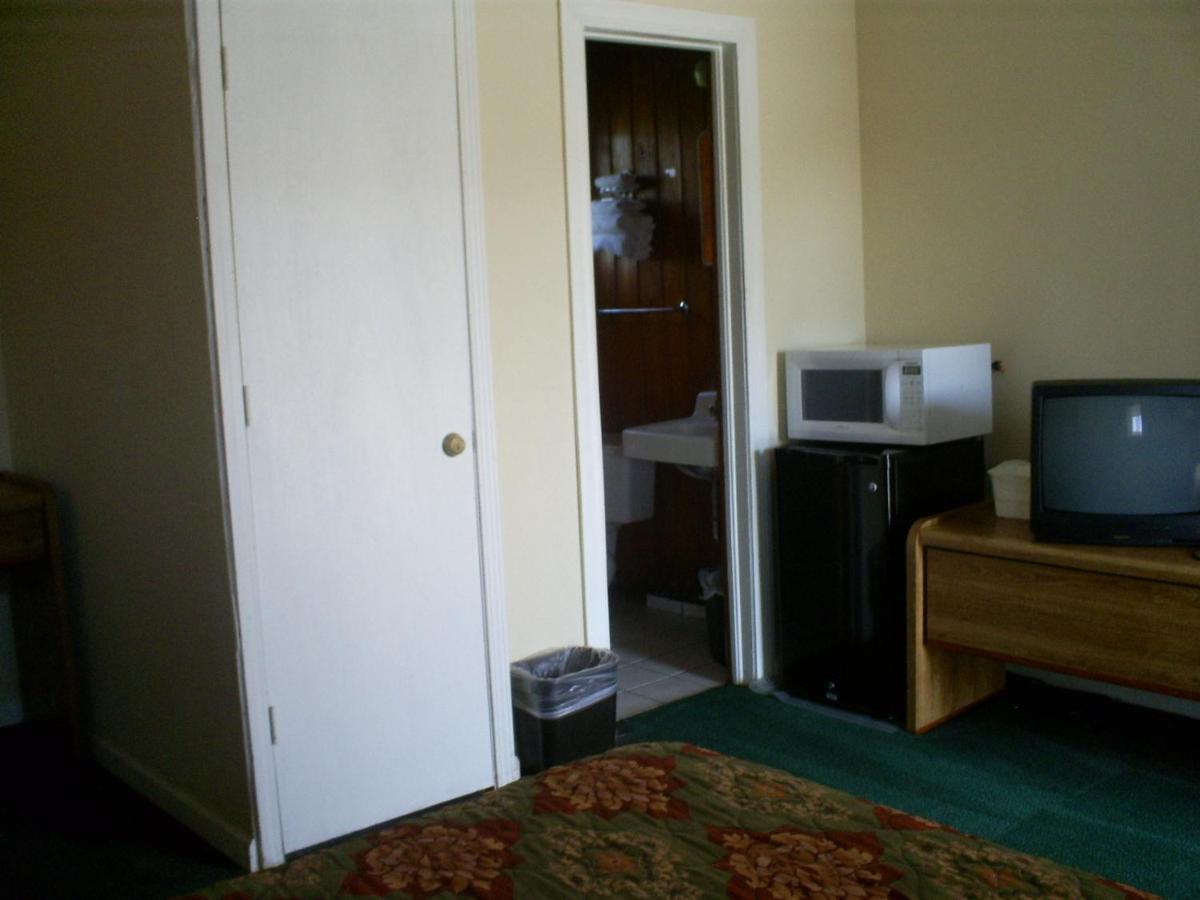 | Crestview Inn