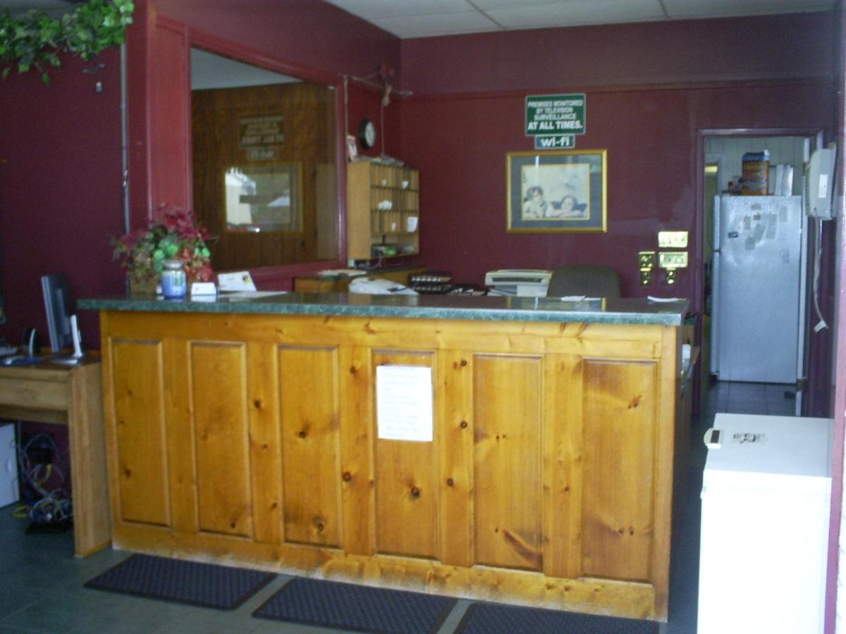 | Crestview Inn