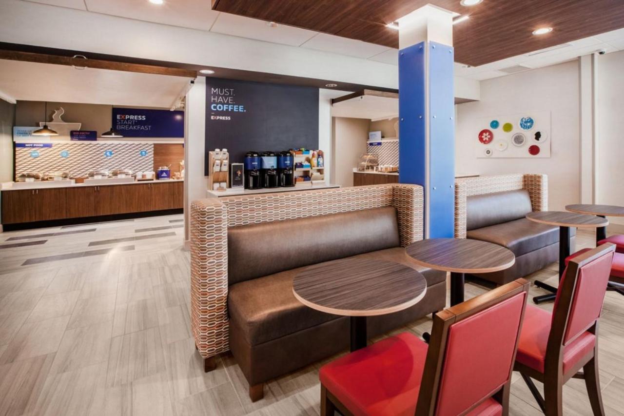 | Holiday Inn Express & Suites - Colorado Springs South I-25, an IHG Hotel