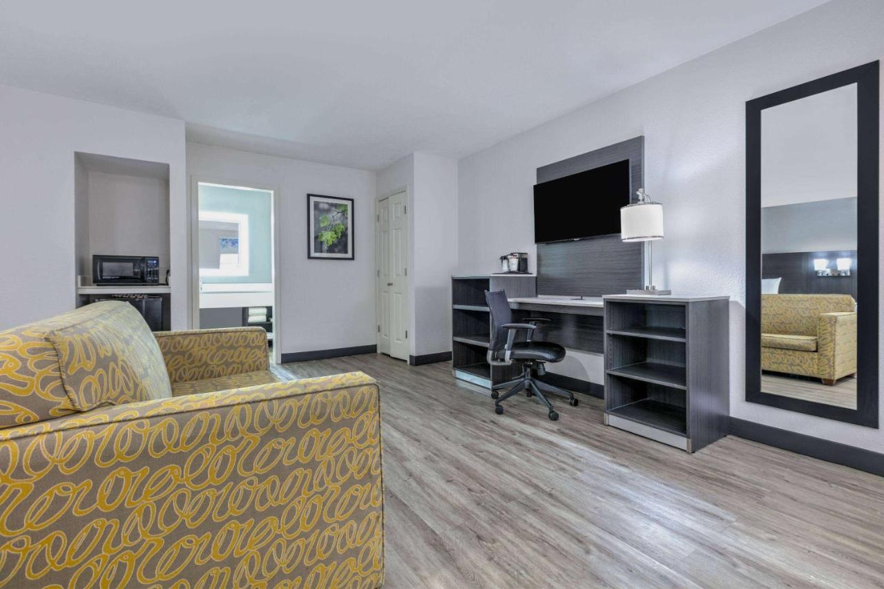 | La Quinta Inn by Wyndham Dallas Uptown