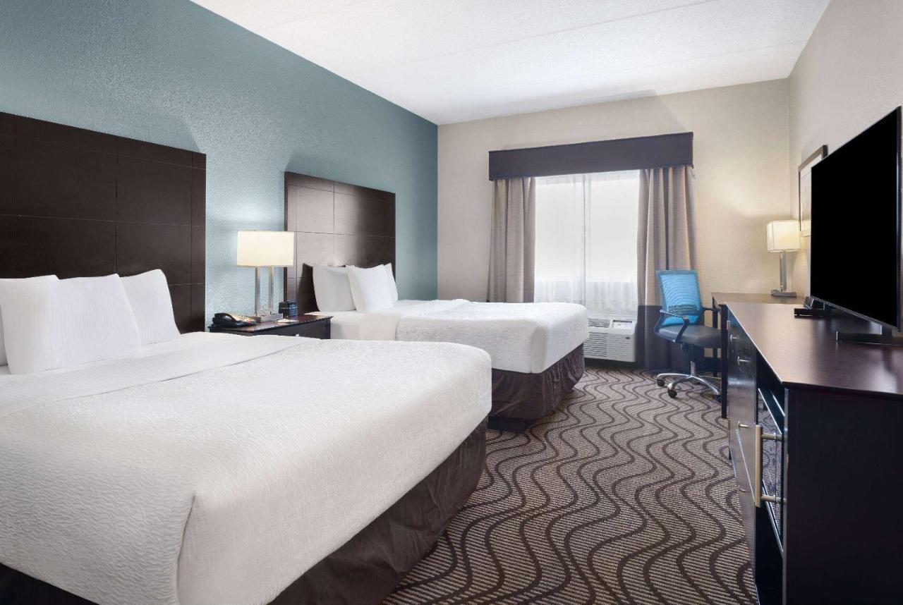 Room #26993328 at La Quinta Inn & Suites by Wyndham Knoxville Airport