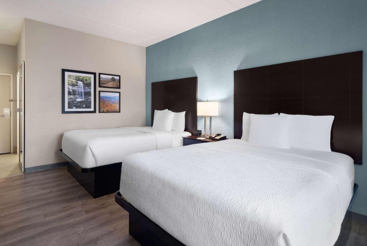 | La Quinta Inn & Suites by Wyndham Knoxville Airport