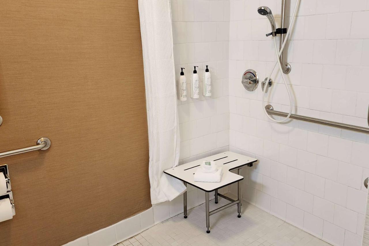 | Fairfield Inn & Suites St. Cloud