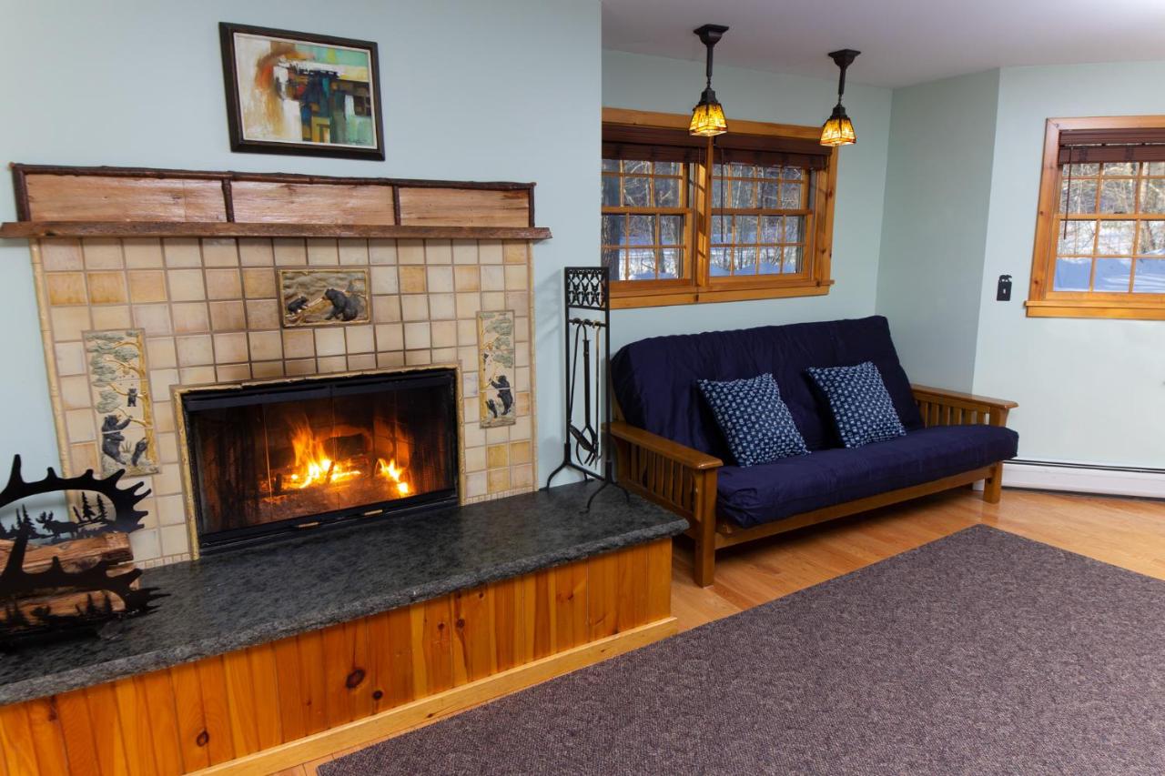 | Trails End Inn