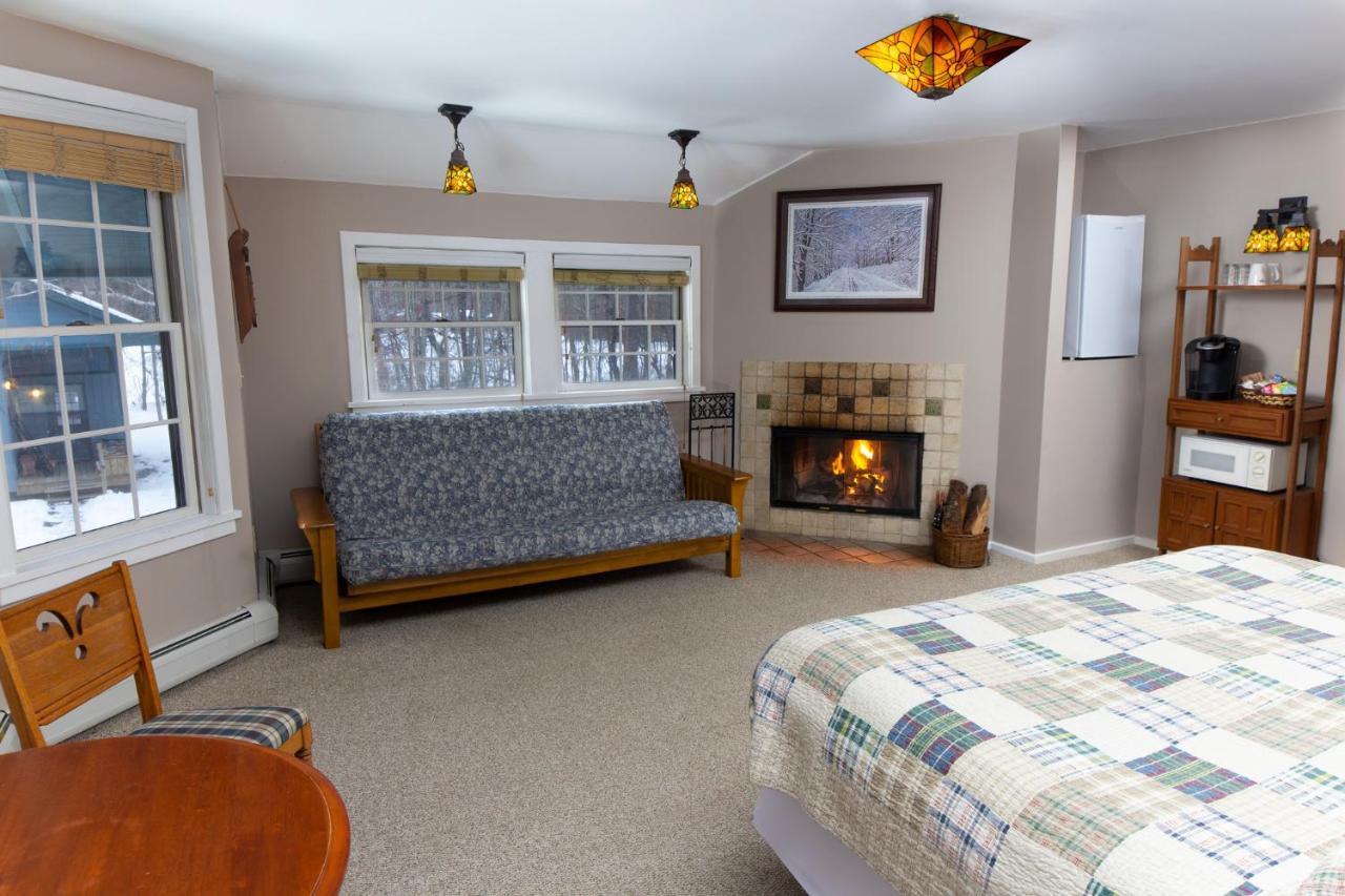| Trails End Inn