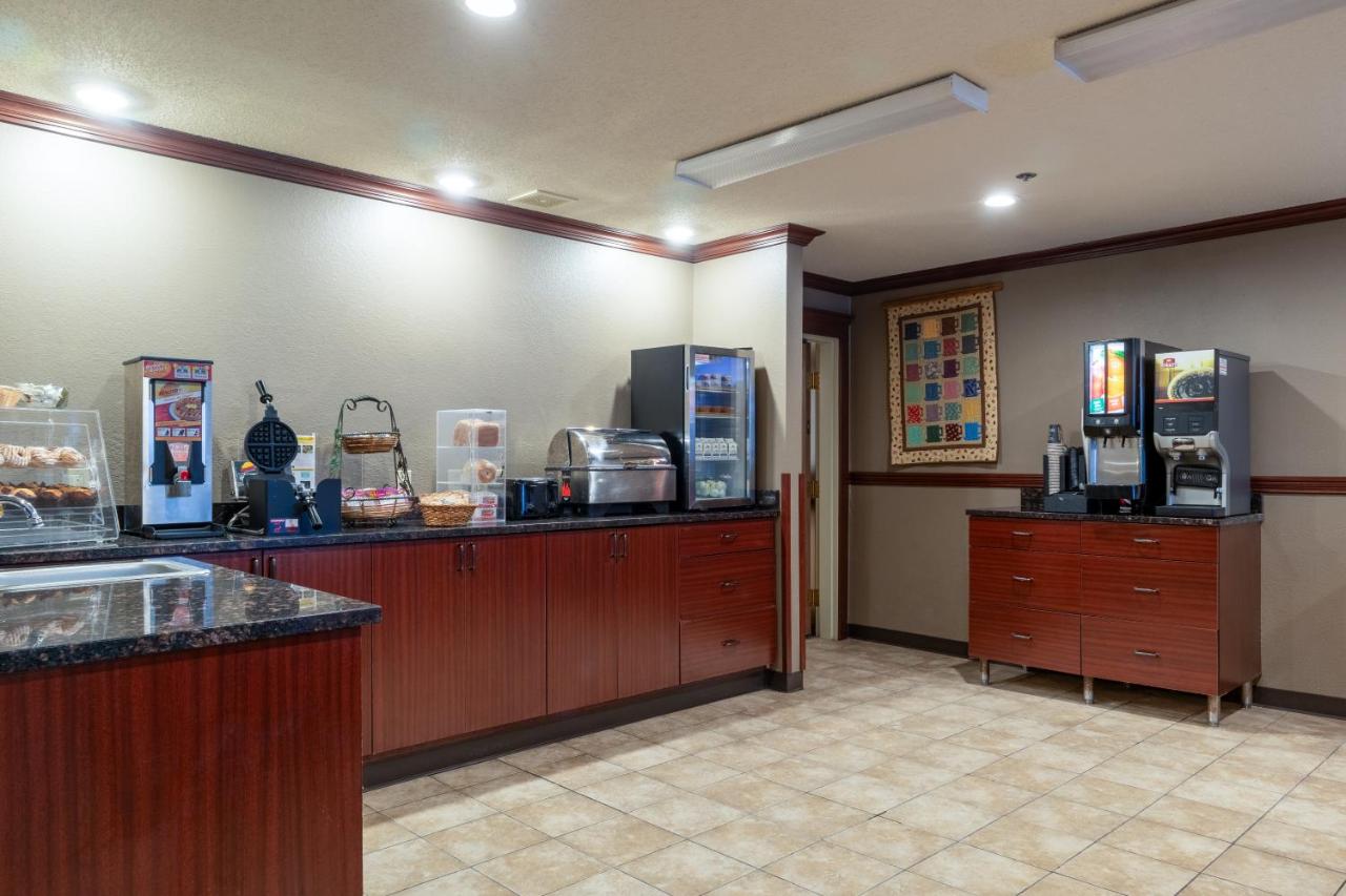 | North Country Inn & Suites Roseau