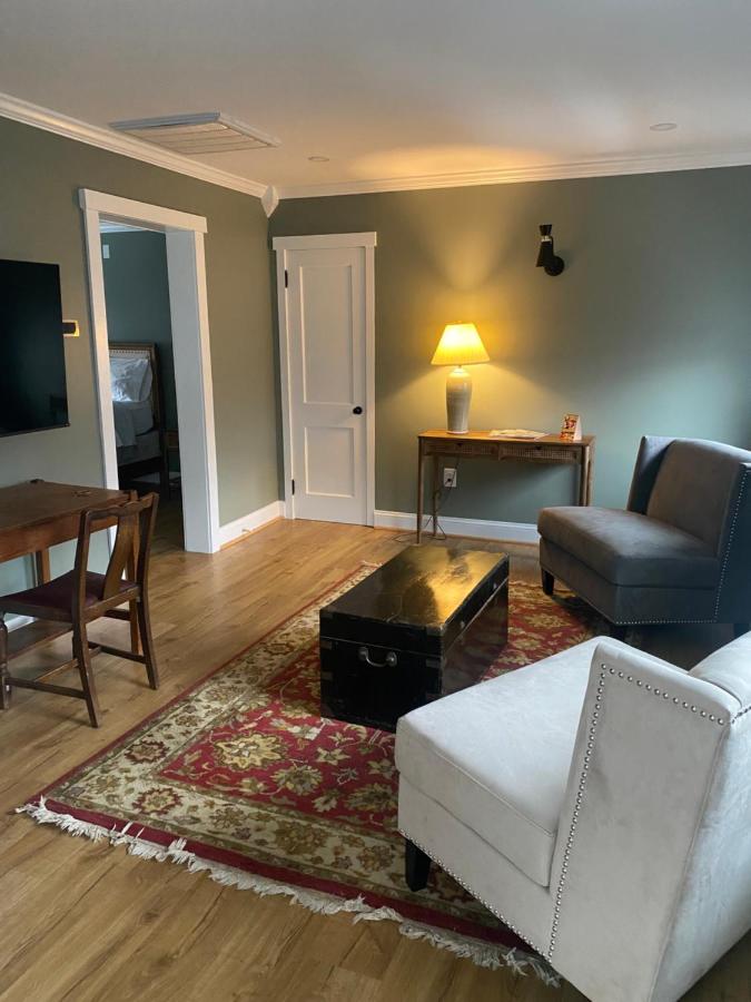 | James Buchanan Hotel