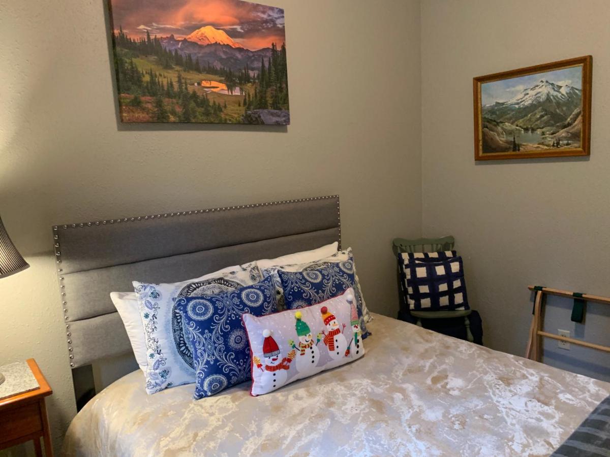 | Mountain Meadows Inn