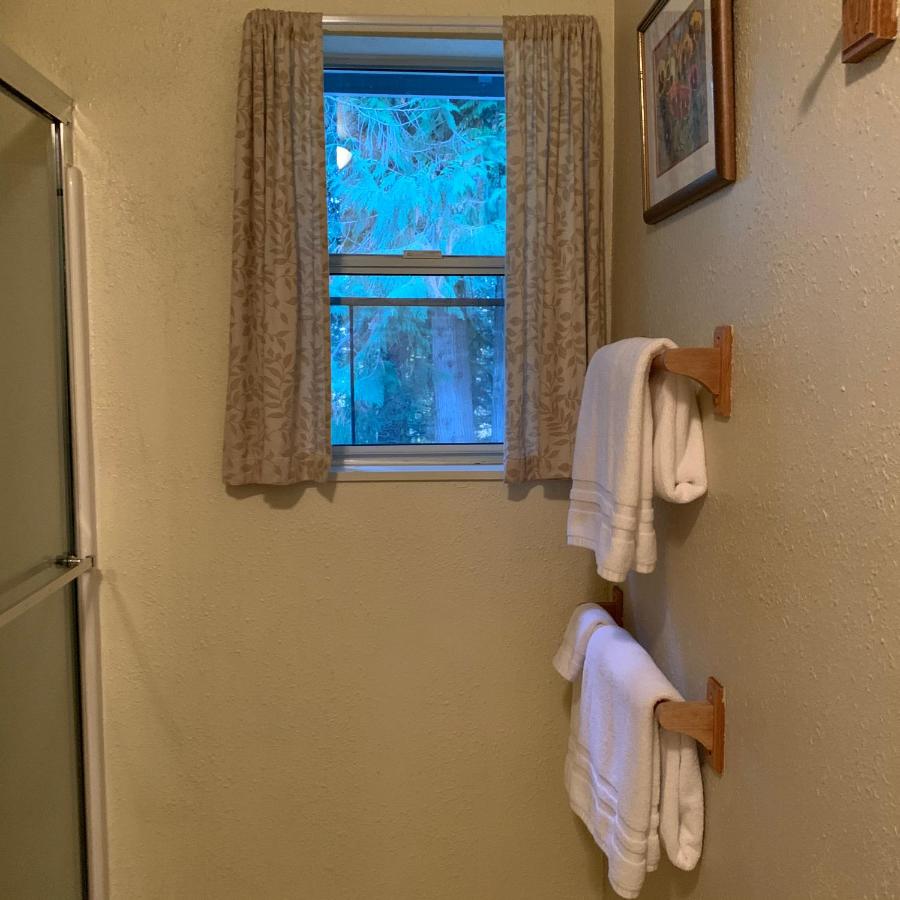 | Mountain Meadows Inn