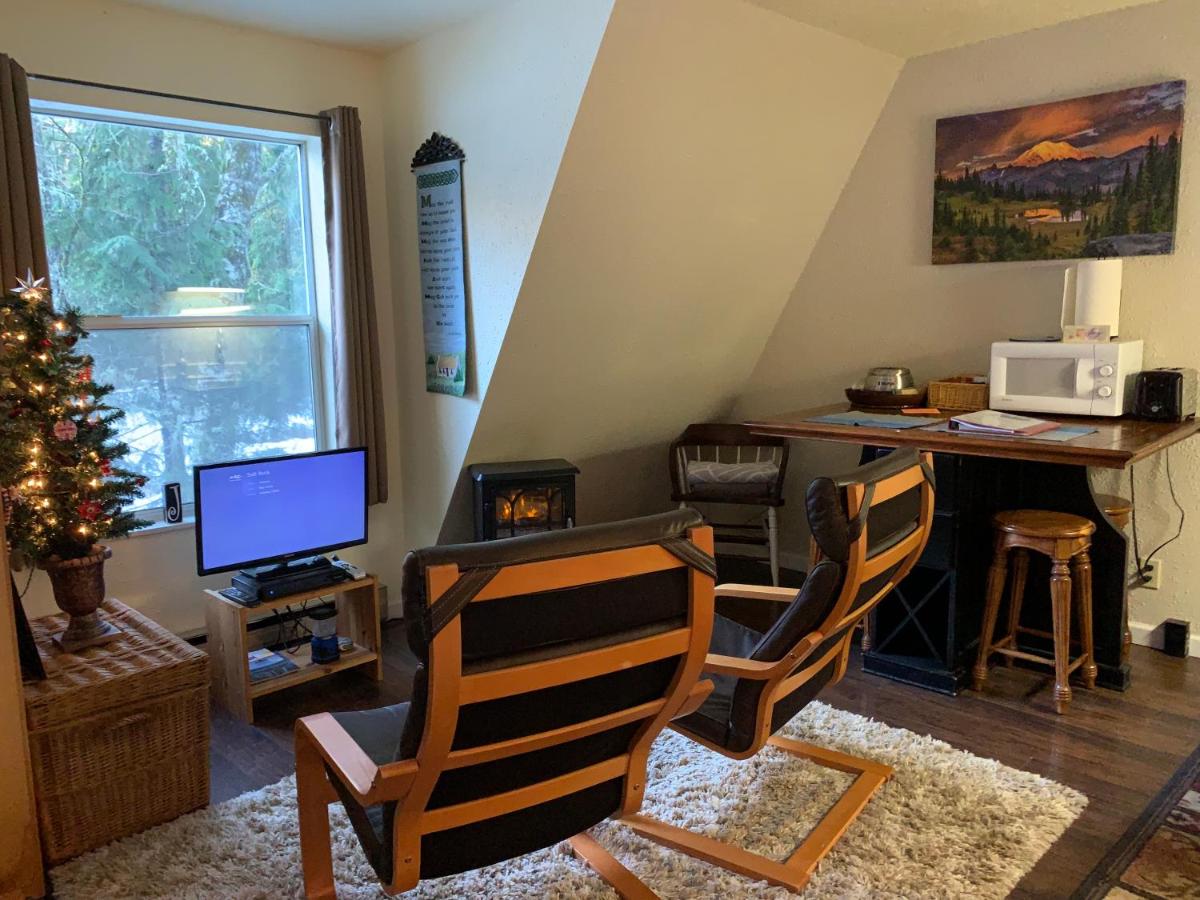 | Mountain Meadows Inn