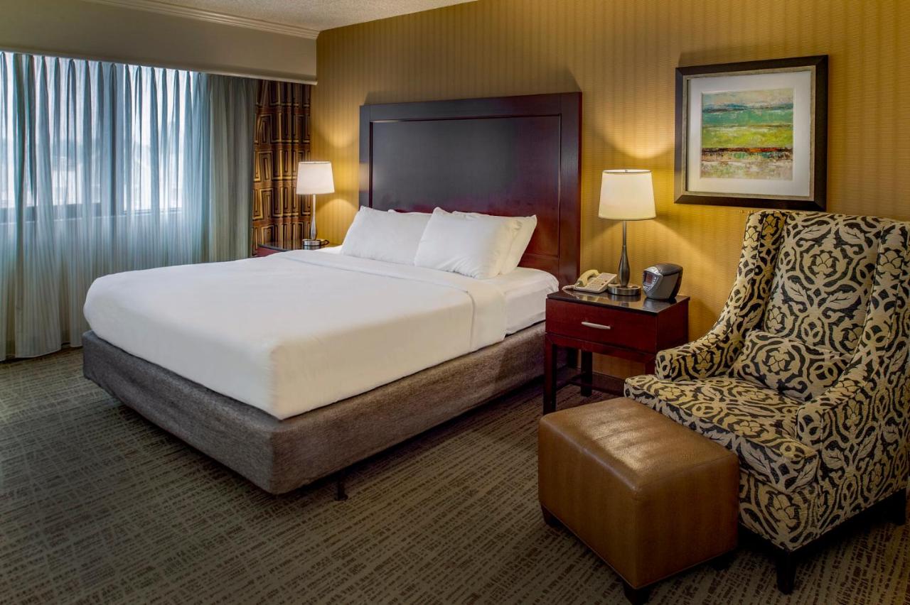 | Crowne Plaza Hotel St. Louis Airport, an IHG Hotel