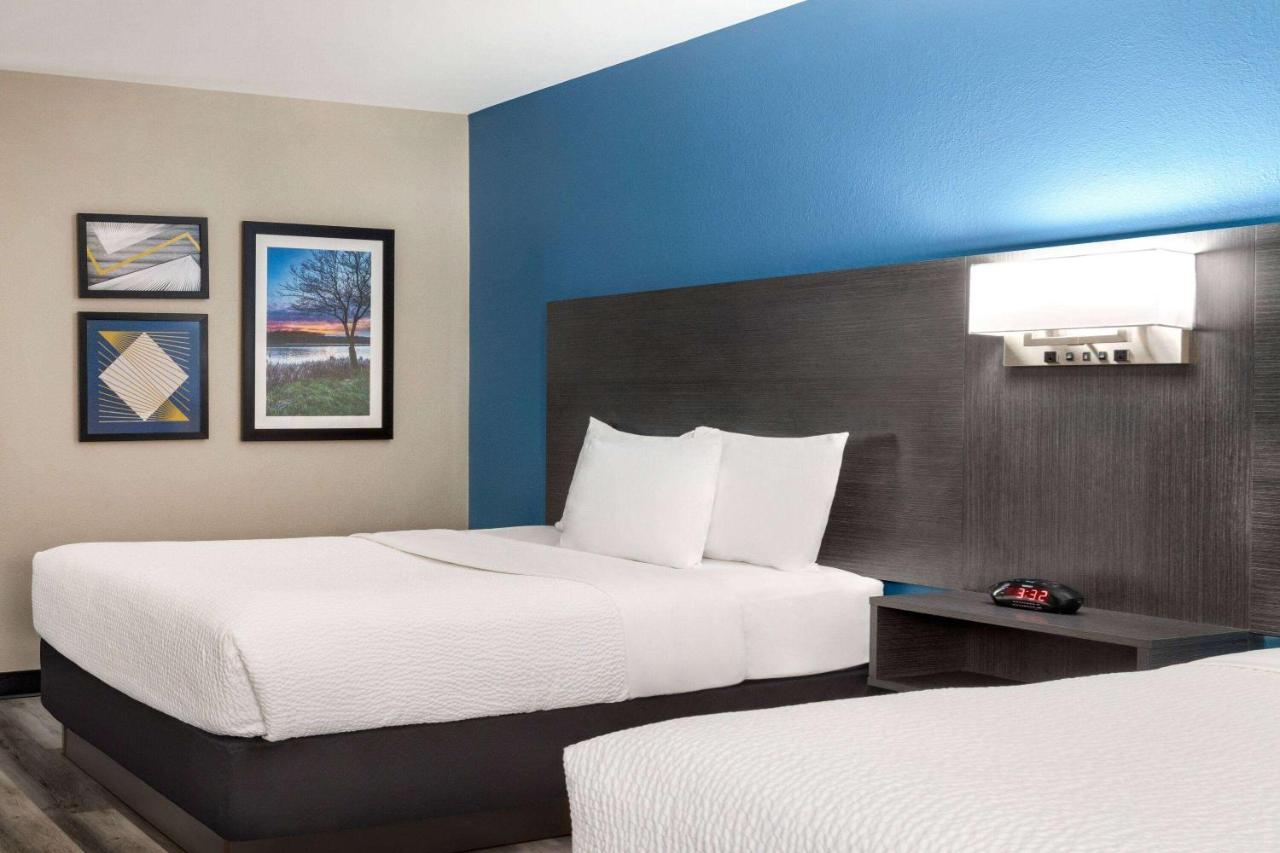 Double Room with Two Double Beds at La Quinta Inn & Suites by Wyndham Chicago Tinley Park