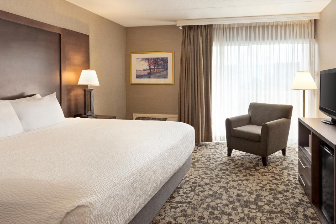 King Room - Non-Smoking at Ramada Plaza by Wyndham Portland