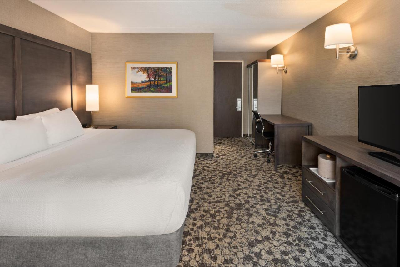 Deluxe King Room - Non-Smoking at Ramada Plaza by Wyndham Portland