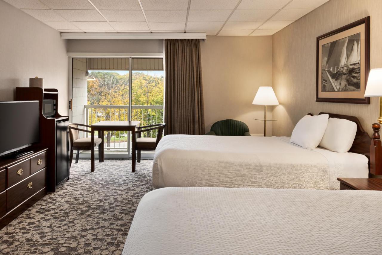 Business Double Room with Two Double Beds - Non-Smoking at Ramada Plaza by Wyndham Portland