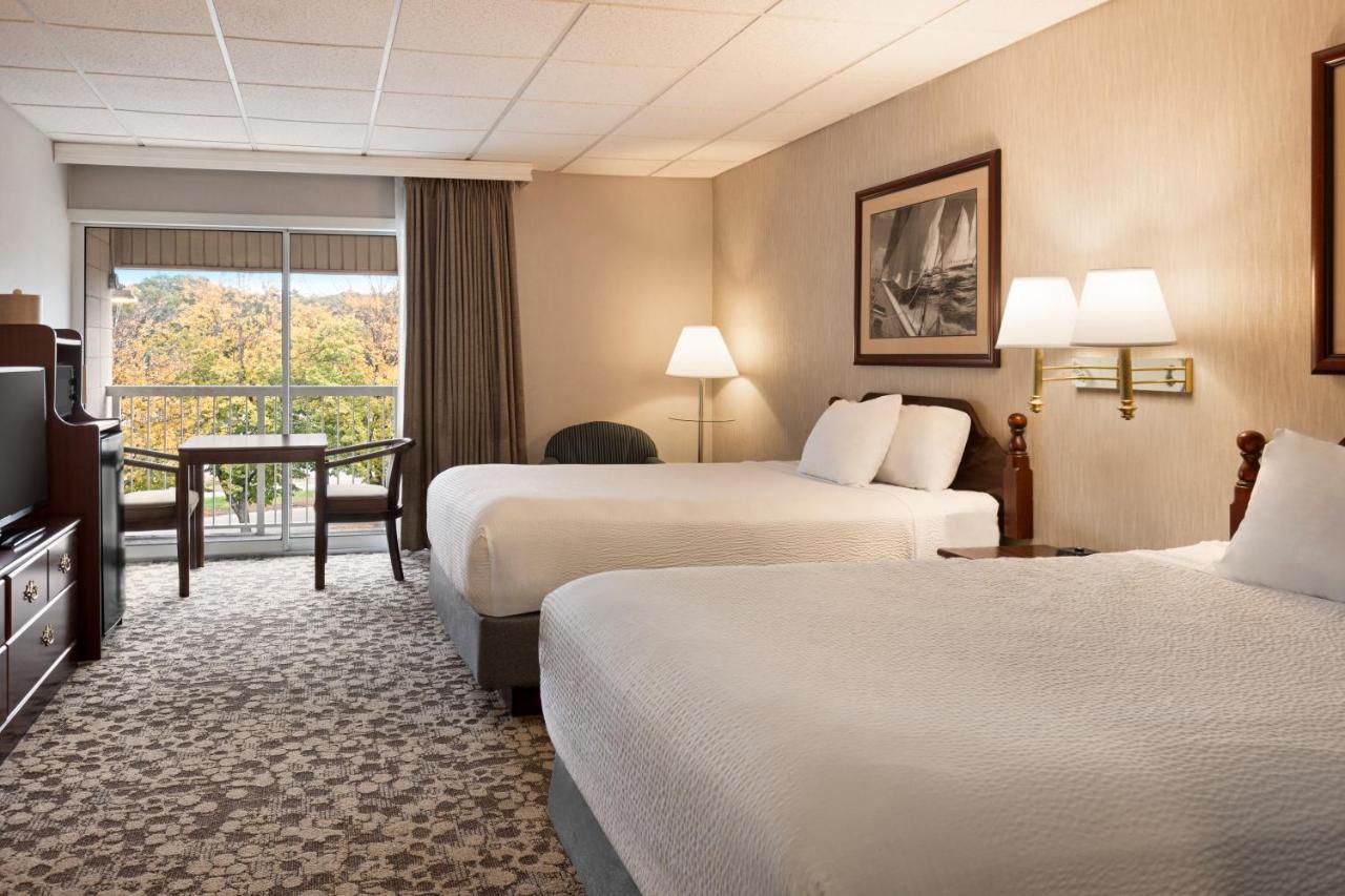 Business Double Room with Two Double Beds - Non-Smoking at Ramada Plaza by Wyndham Portland