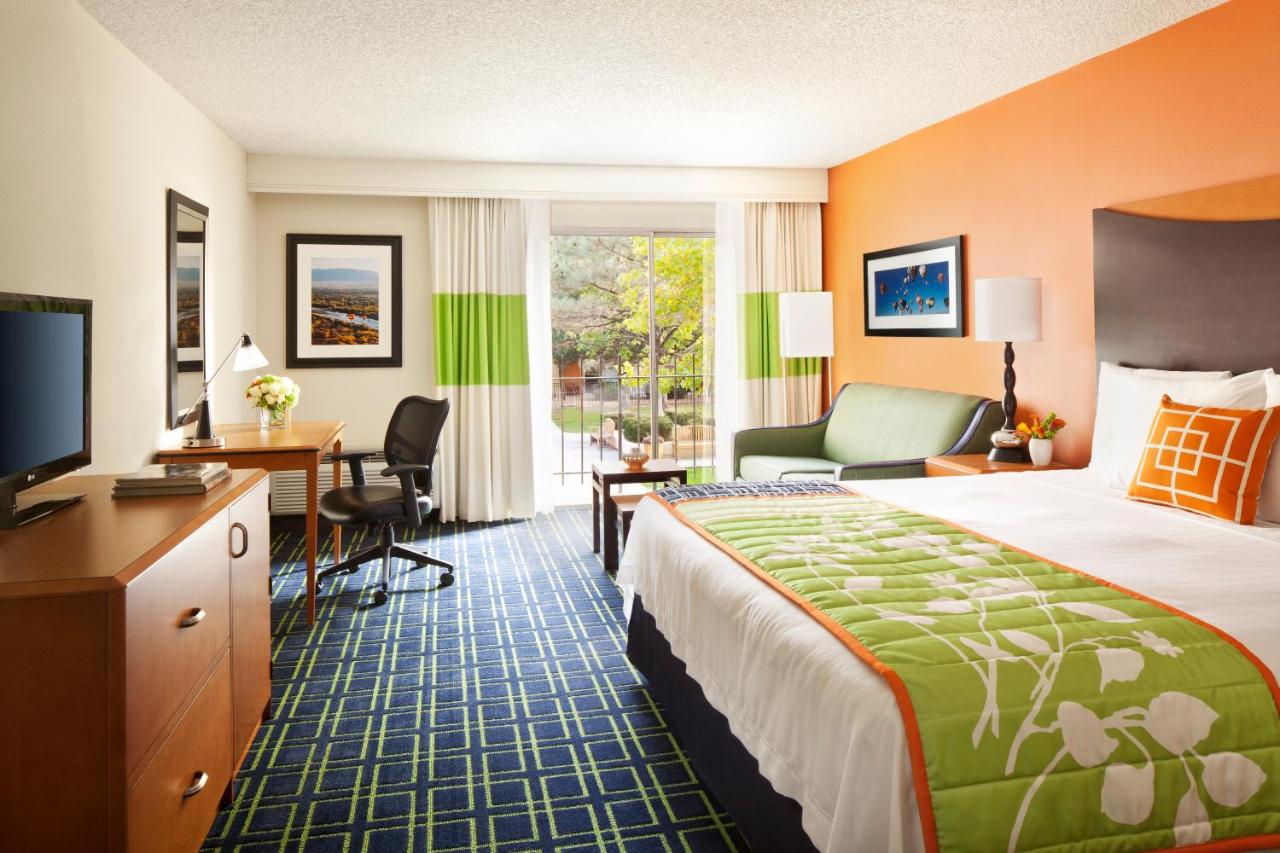 King Room at The Querque Hotel