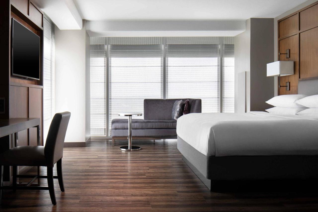 King Room at Omaha Marriott Downtown at the Capitol District