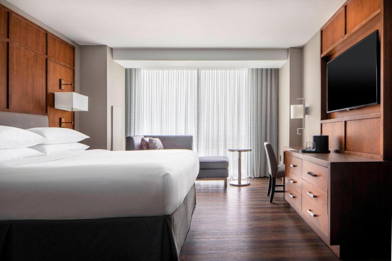 King Room at Omaha Marriott Downtown at the Capitol District