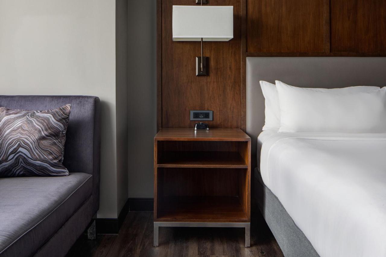 King Room at Omaha Marriott Downtown at the Capitol District