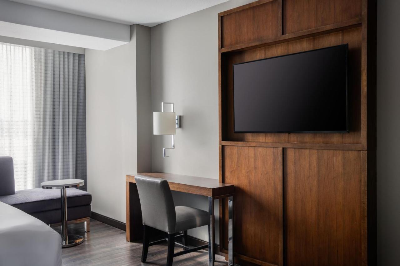 King Room at Omaha Marriott Downtown at the Capitol District