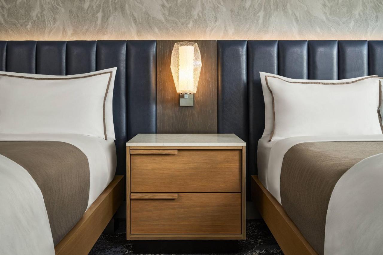 Deluxe, Larger Guest room, 2 Queen at The Westin Bellevue