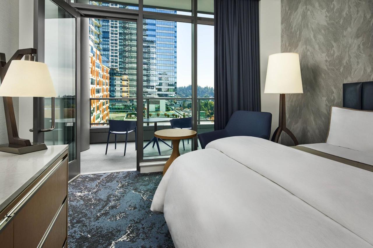 Deluxe, Larger Guest room, 2 Queen, City view at The Westin Bellevue