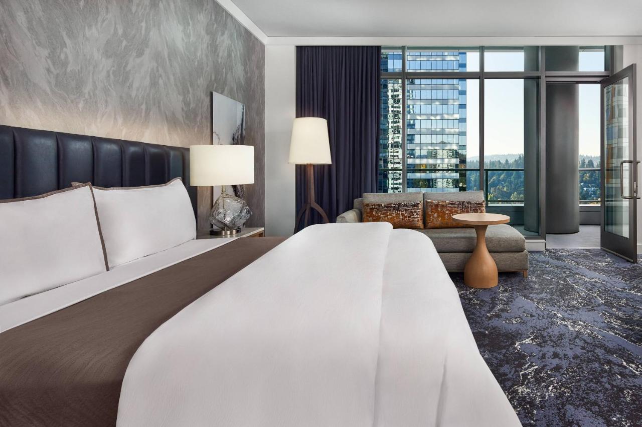 Deluxe, Guest room, 1 King at The Westin Bellevue