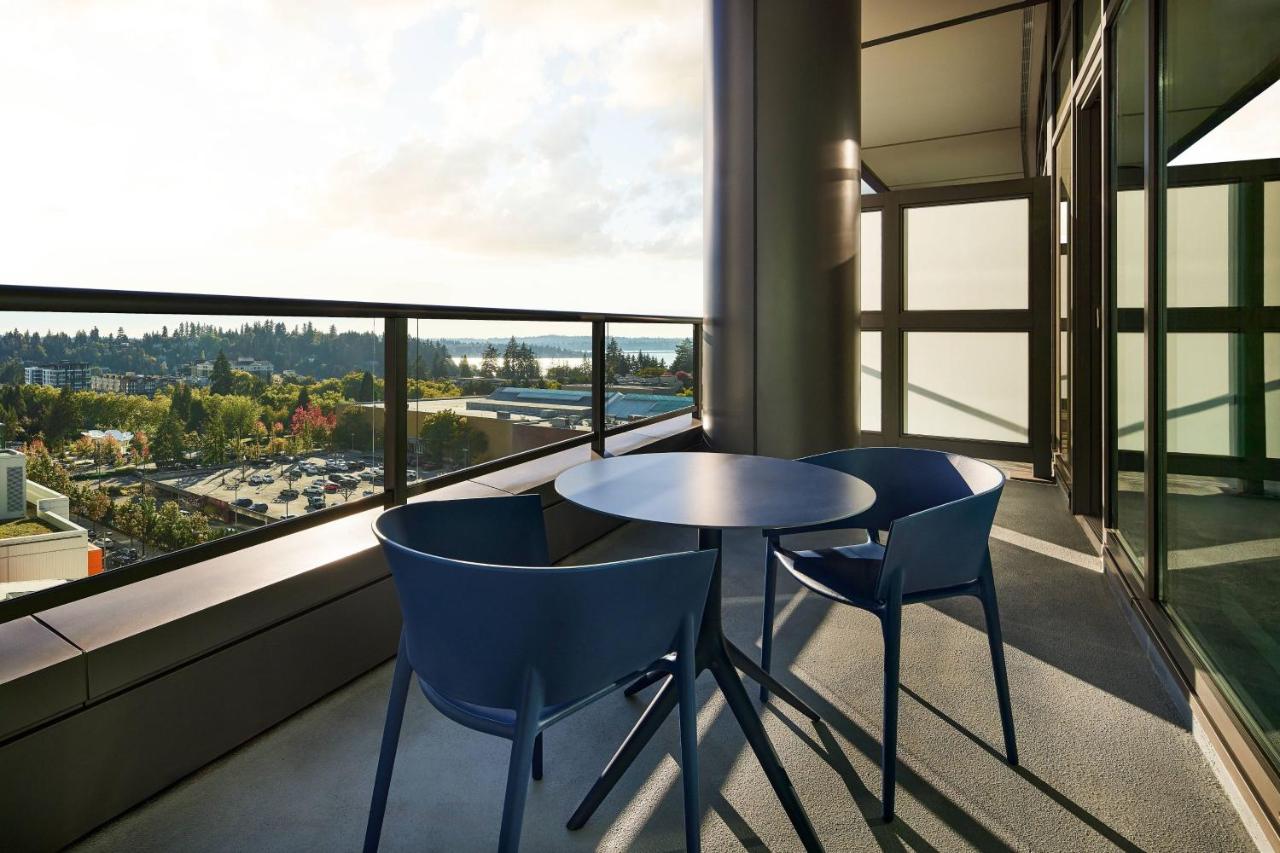 Deluxe, Guest room, 1 King at The Westin Bellevue