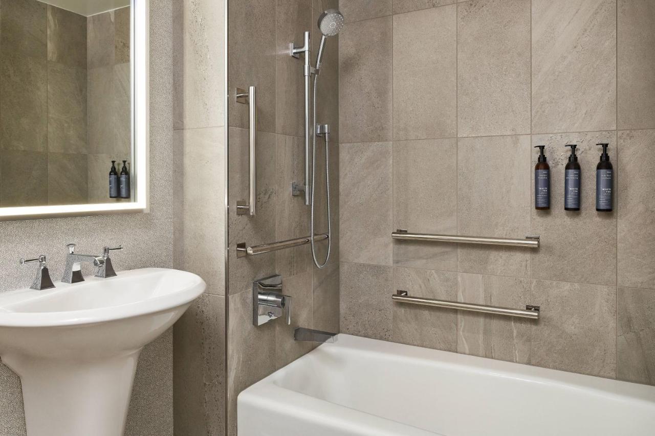 Deluxe, Larger Guest room, 2 Queen at The Westin Bellevue
